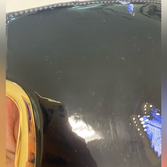 Woman’s Faux Patent Leather Poppy & Butterfly Print Black Tote Handbag - Picture 13 of 16